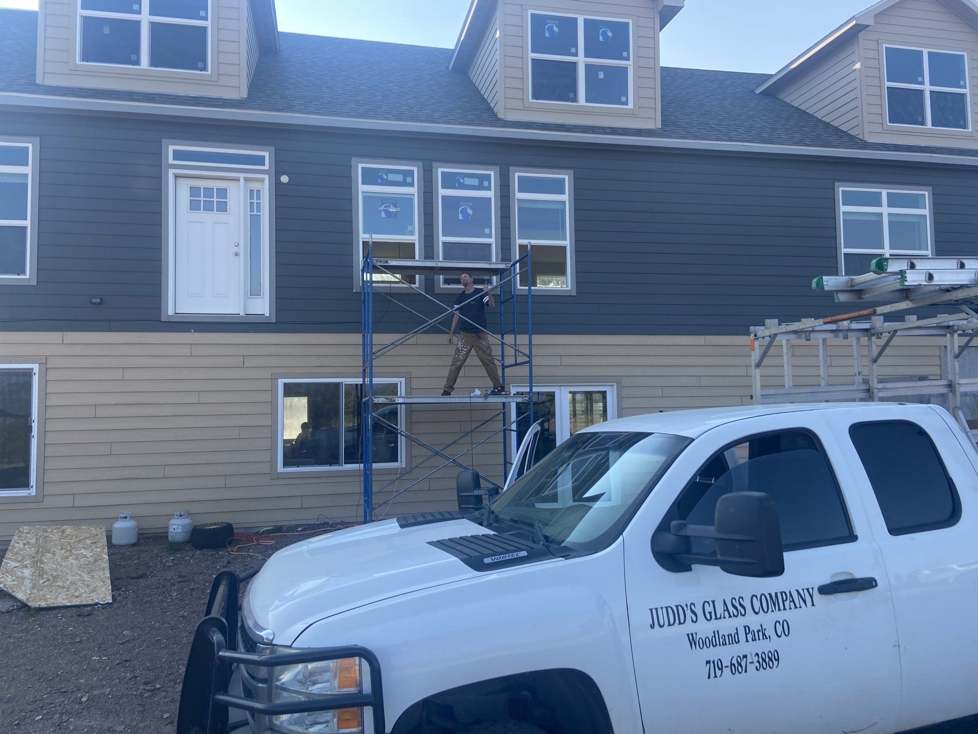 Apartment Window Replacement Cost in Cañon