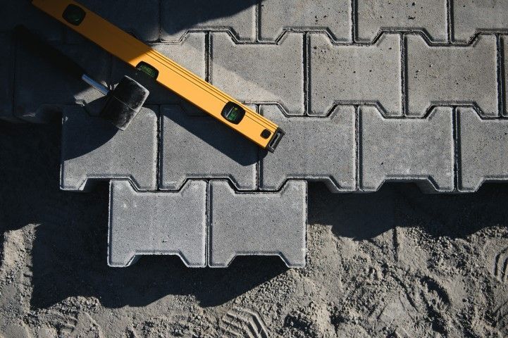 A yellow level is sitting on top of a pile of bricks