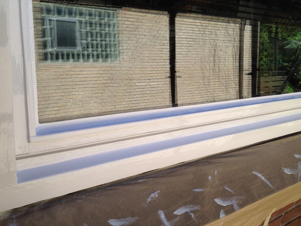 Fenster mit ordentlichem weißen Rahmen