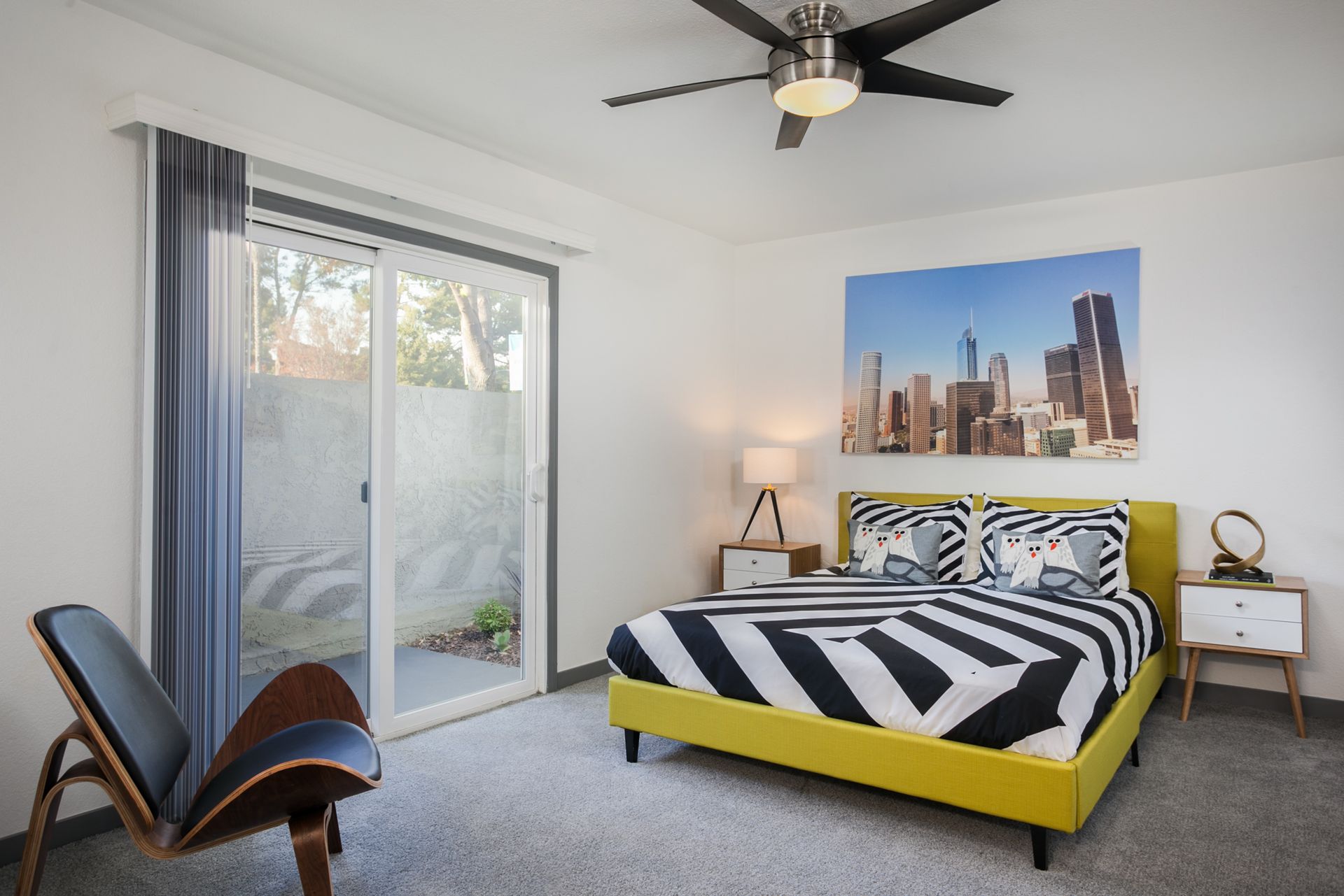 Sliding Photo Gallery Displaying Apartment Features #1
