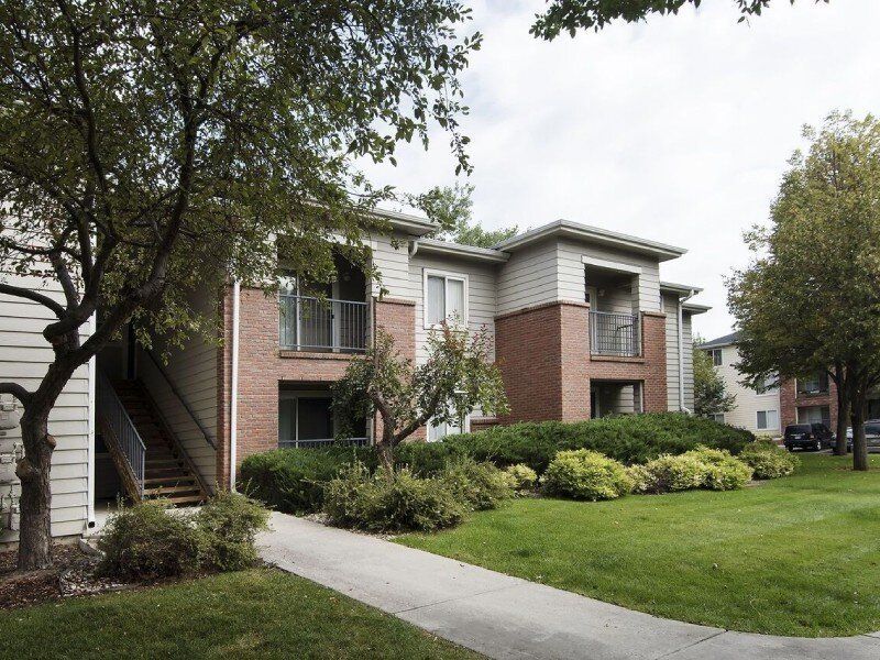 Beautiful Landscaping | Woodlands Apartments