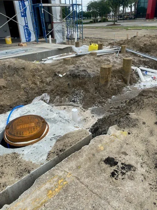 A septic cover is sitting in the middle of a construction site