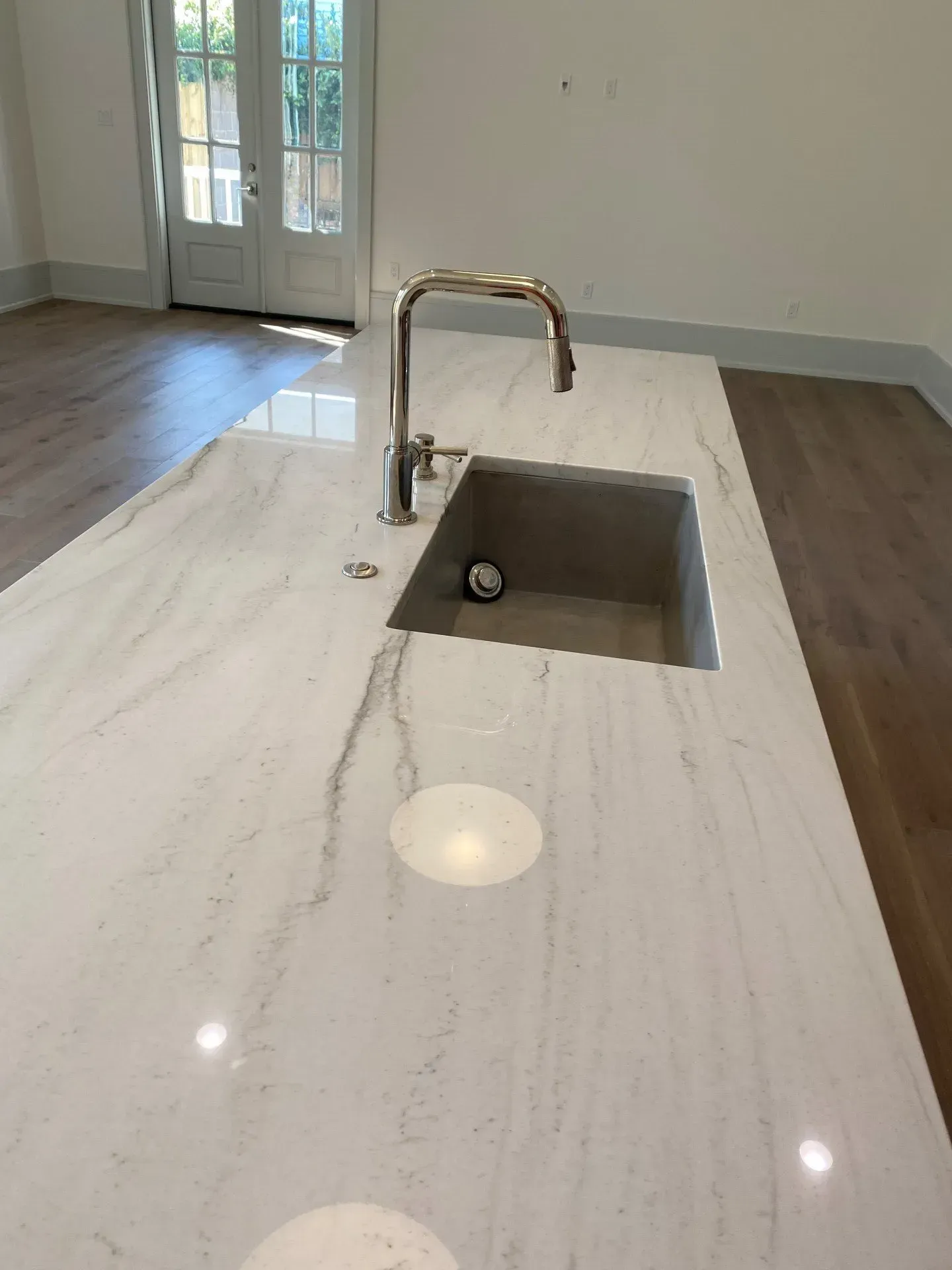 A kitchen counter with a sink and a faucet