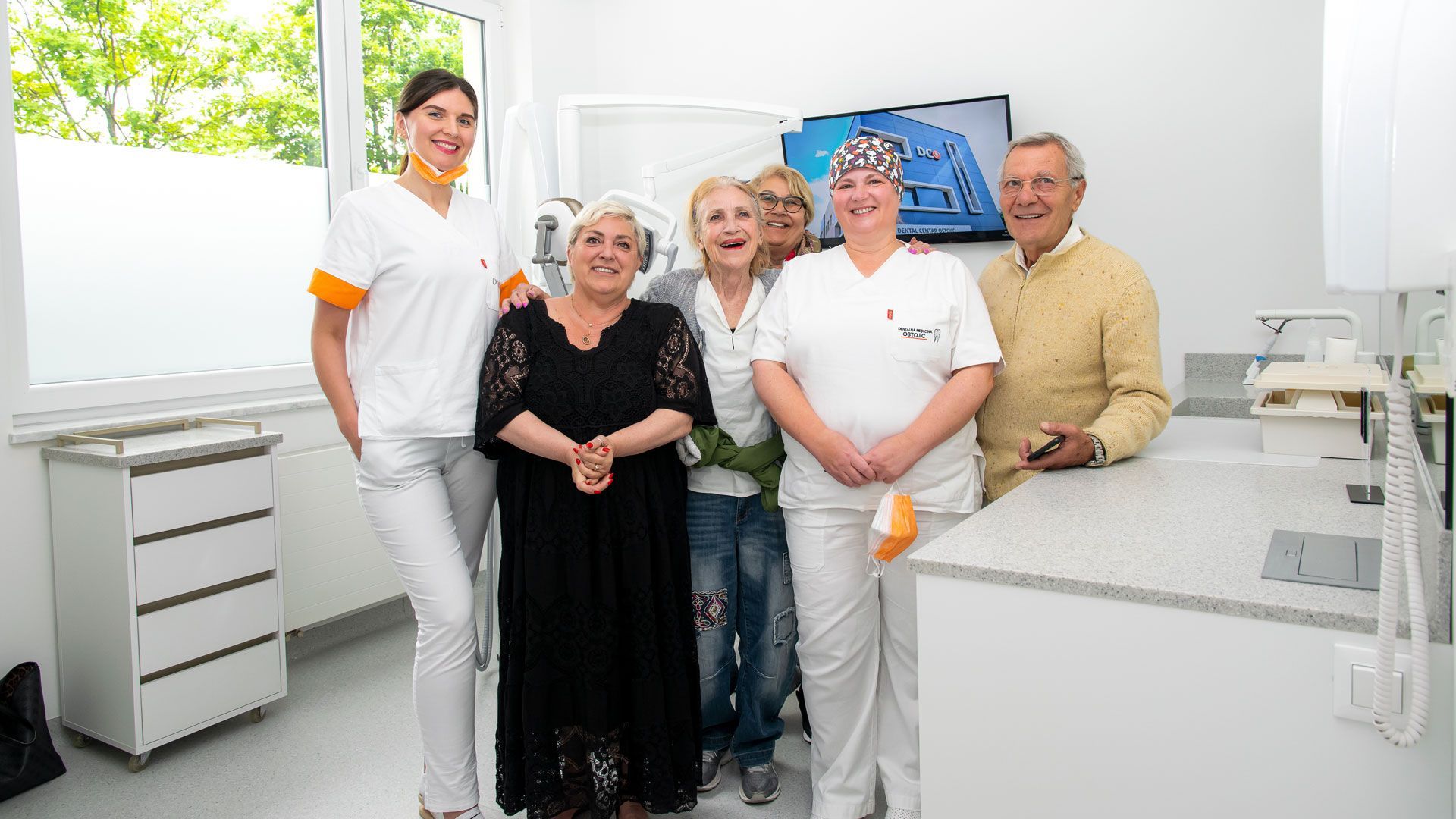 Zufriedene Patienten aus Österreich nach erfolgreicher Zahnbehandlung in Zagreb