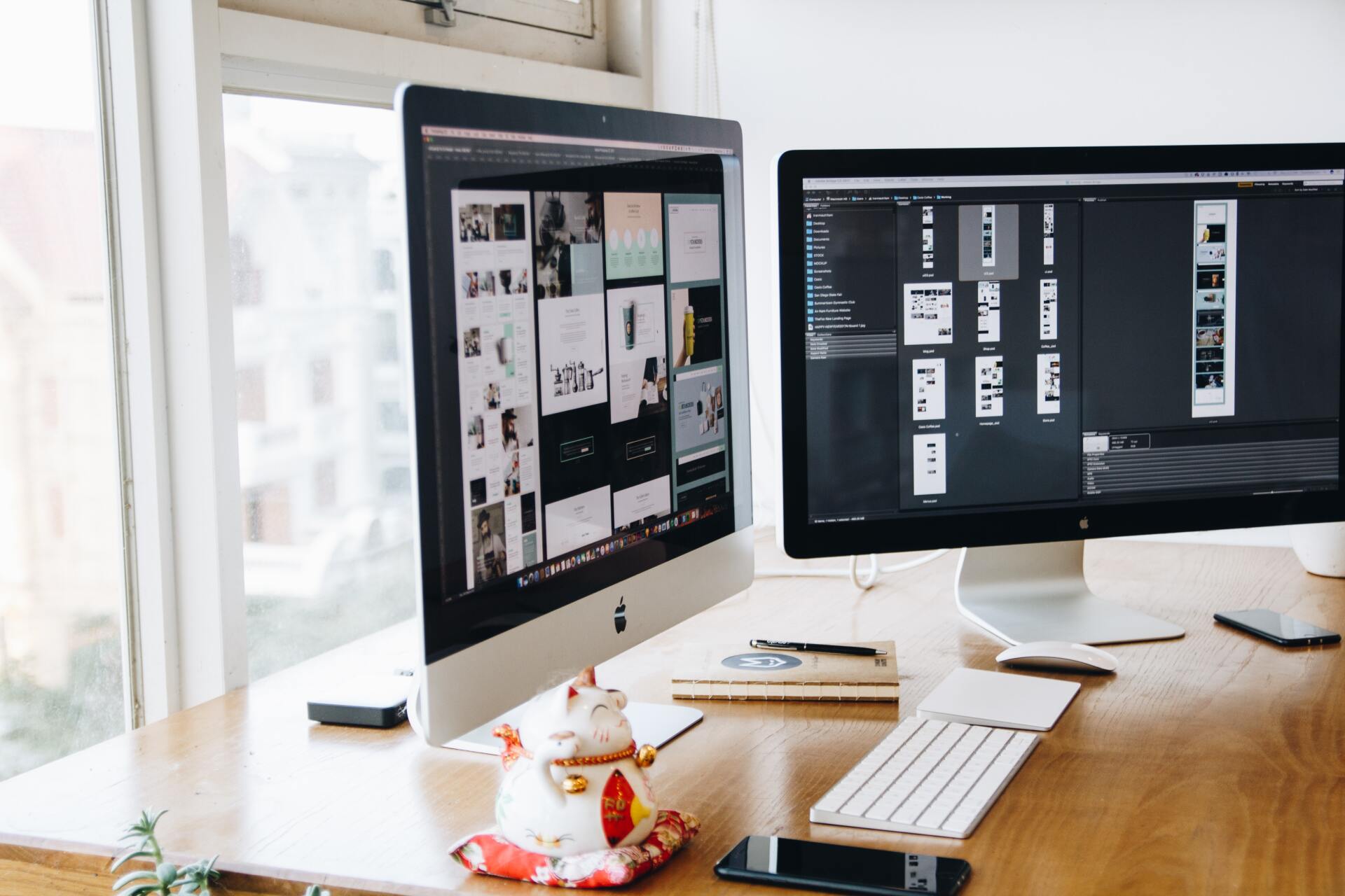Image of two connected desktop PC monitors