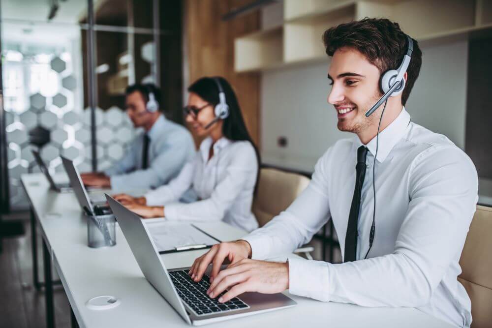 Image of a person in a call center using a cloud computer