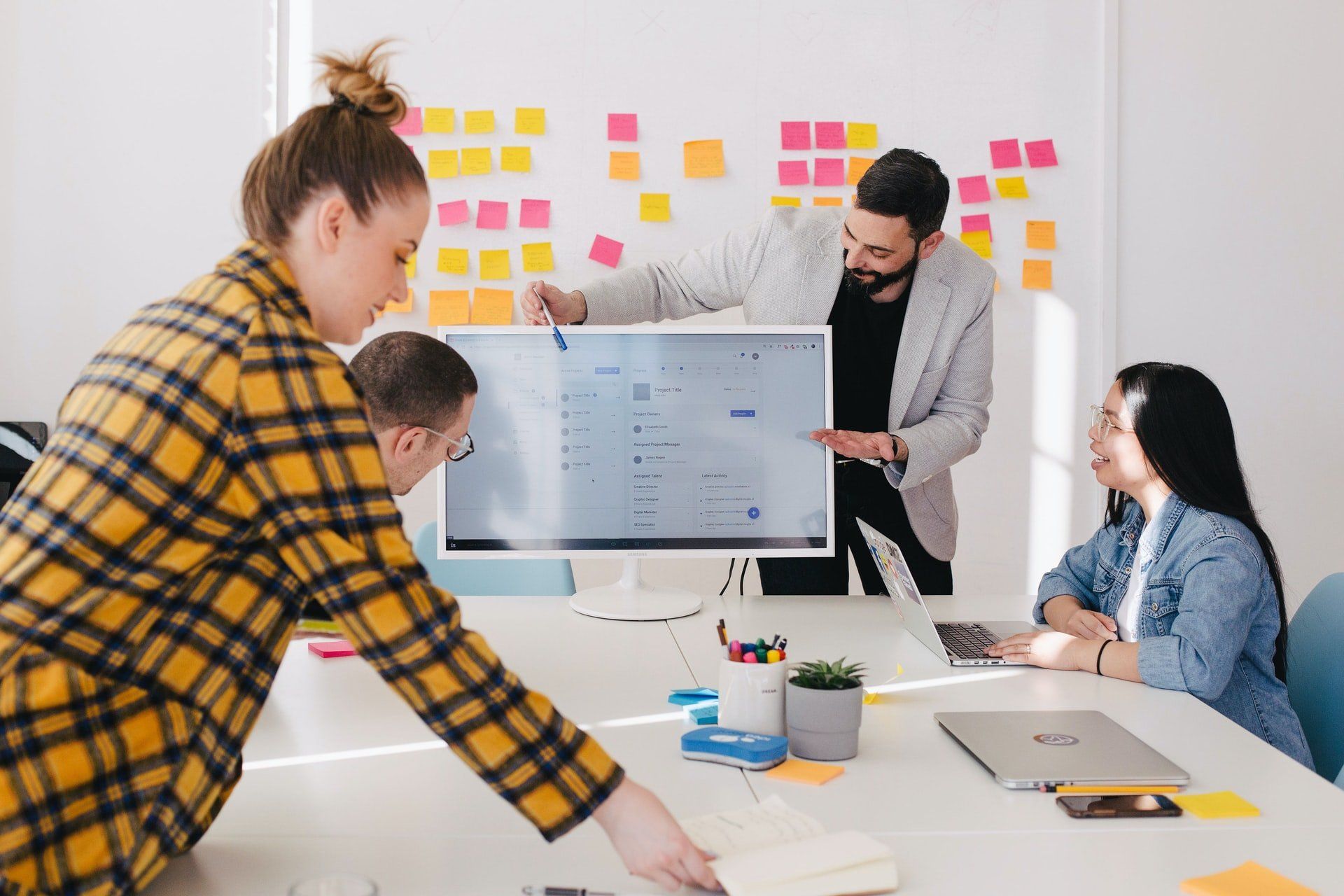 Image of an IT policy planning meeting
