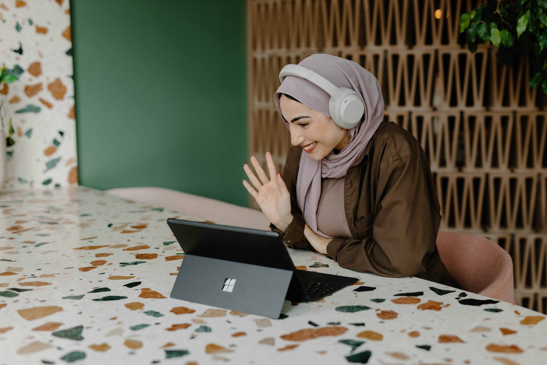 Image of a person using Windows 365 email