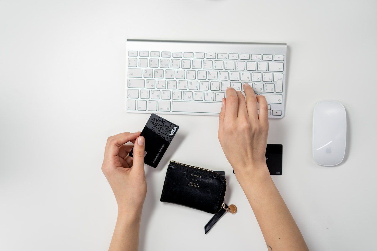 Image of a person about to do online holiday shopping