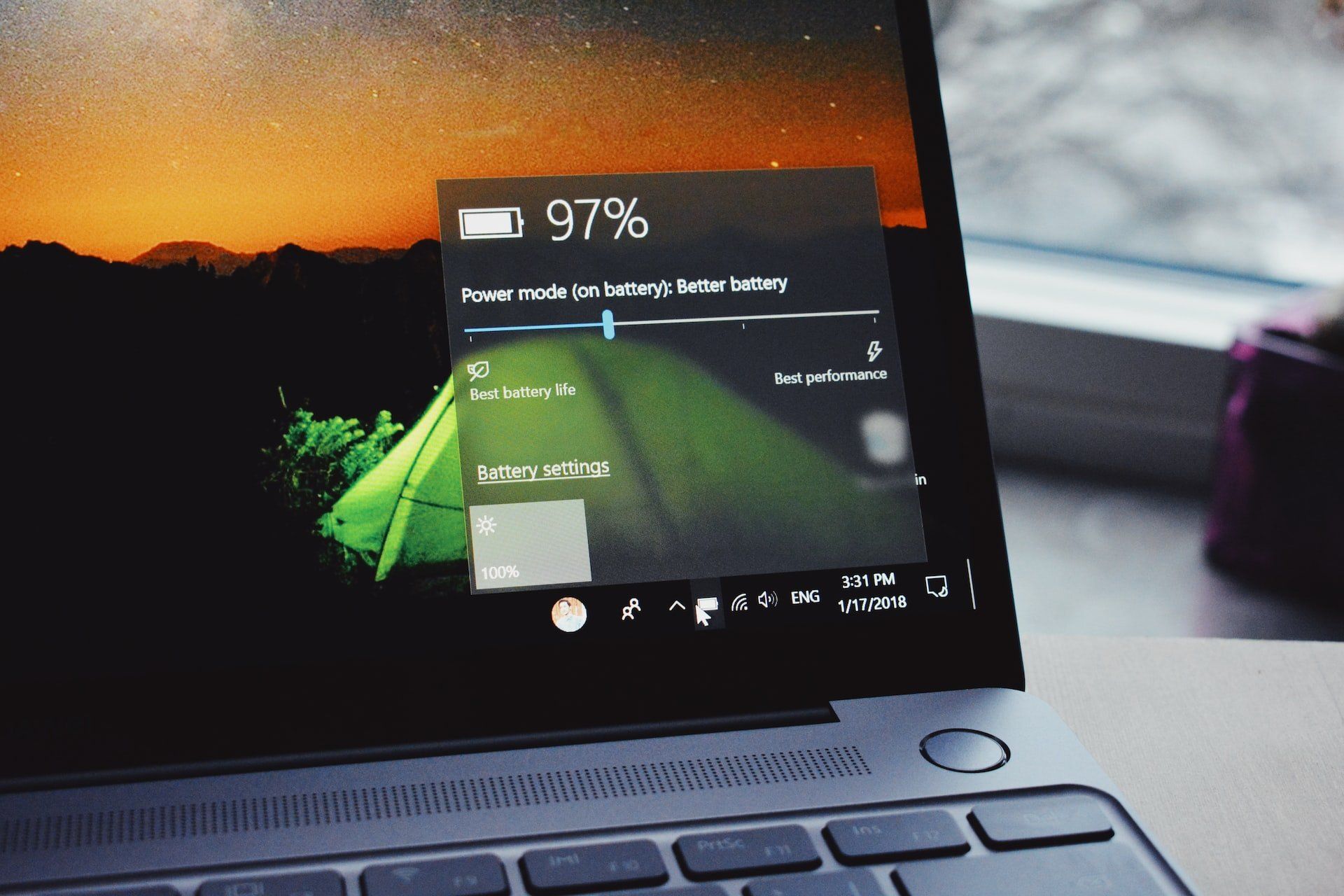 Image of a a laptop showing the remaining battery power