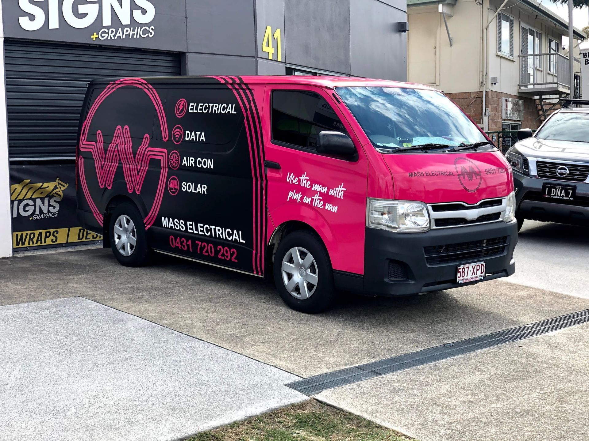 4-benefits-of-car-signs-for-your-business