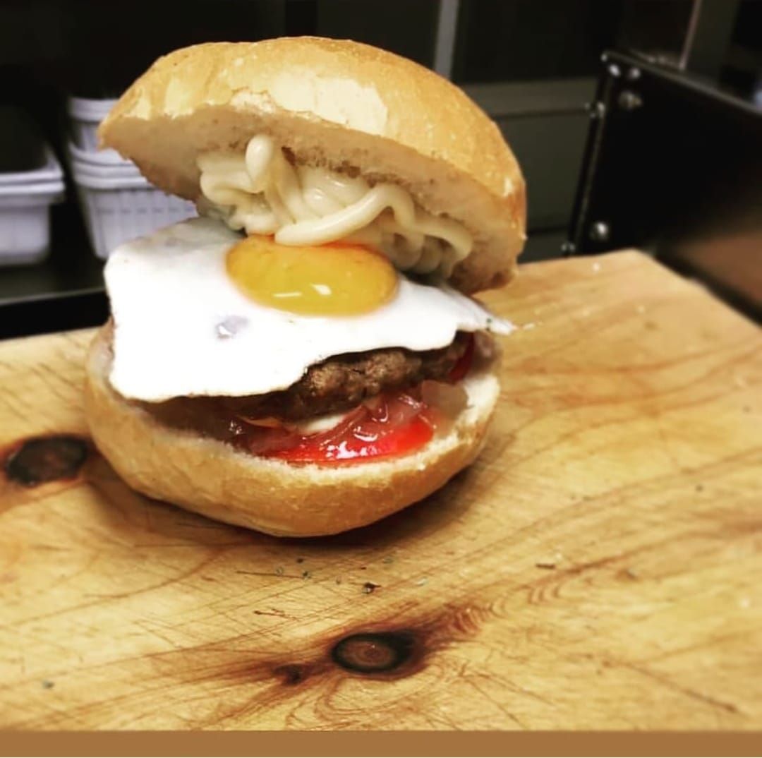 panino composto da un cliente con uovo occhio di bue