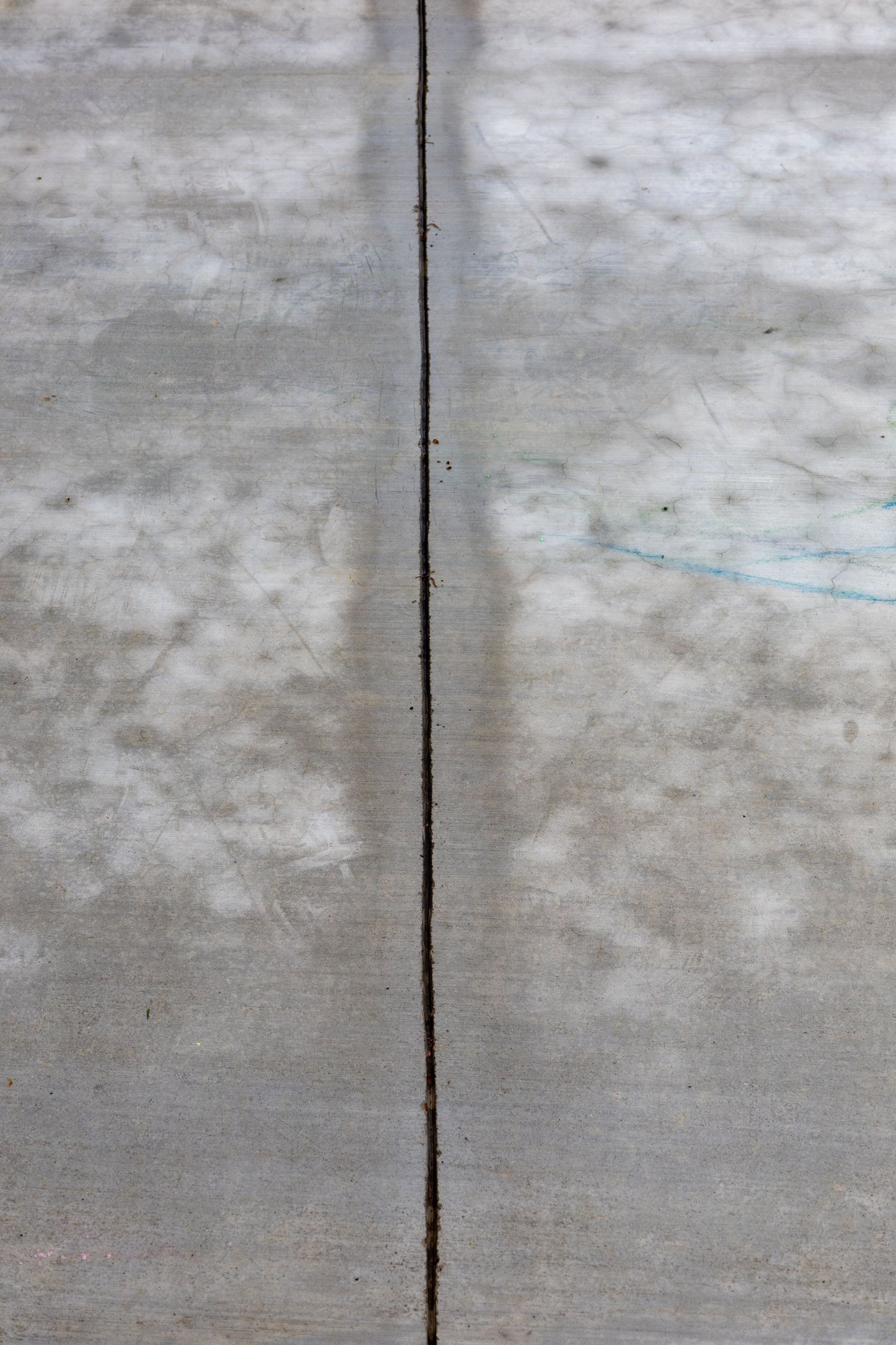 Close-up of a gray concrete wall with a vertical seam in the center.