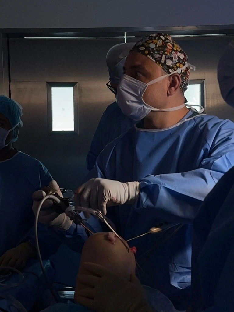 Dr. Loiy Alkhatib doing an operation