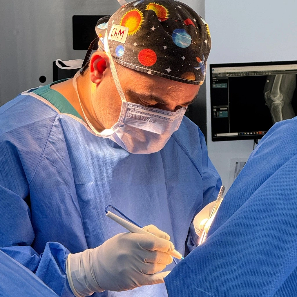 Dr. Loiy Alkhatib doing surgery