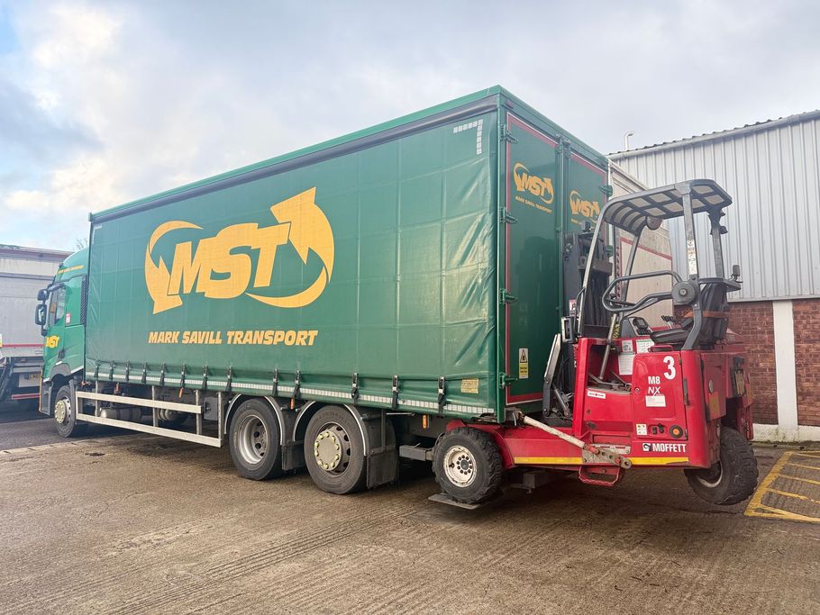 MST Moffett Lorry