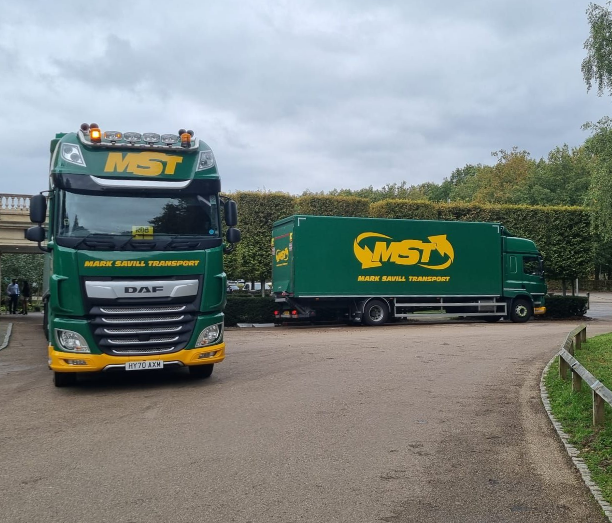 Moffett unloading MST lorry