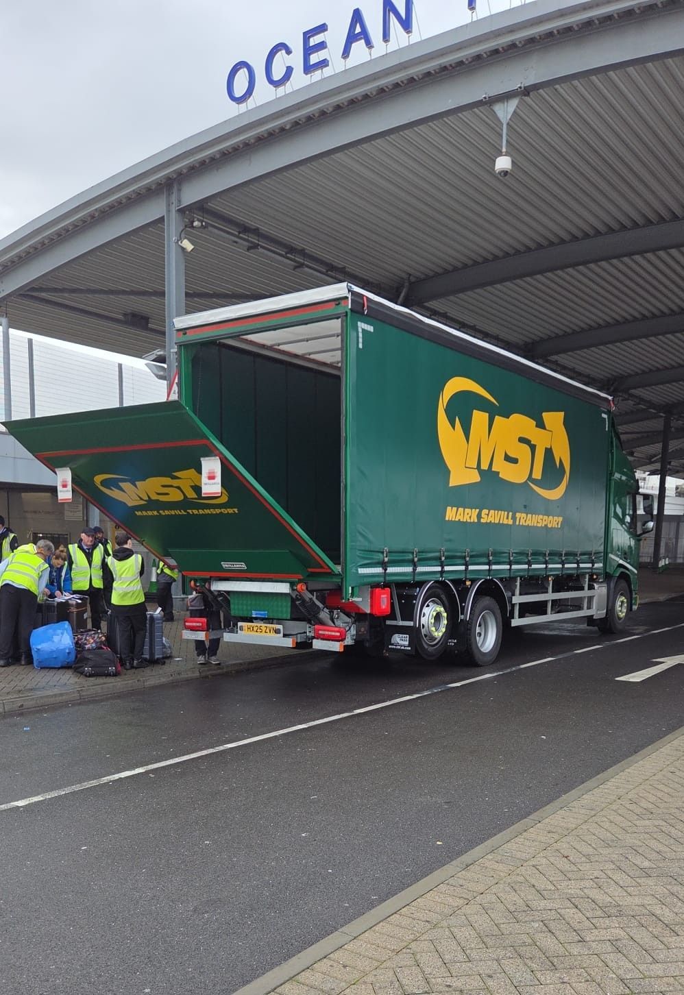 Tail loading MST lorry