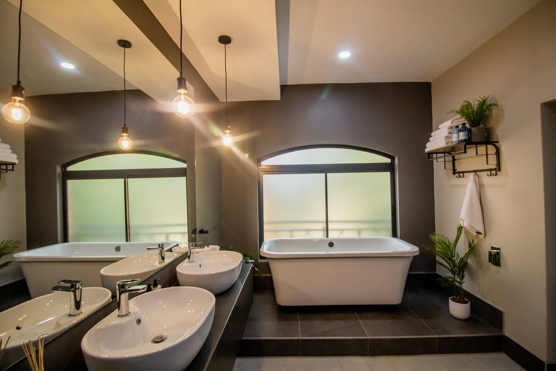 The stunning bathroom in the Honeymoon suite at Riverside Castle, Pretoria's leading wedding venue.