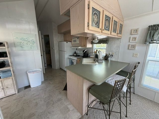 003 Kroft Park Model kitchen with appliances