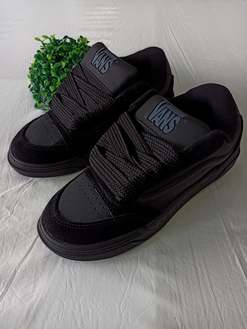 ZAPATILLAS VANS HYLANE (Z012).NEGRAS