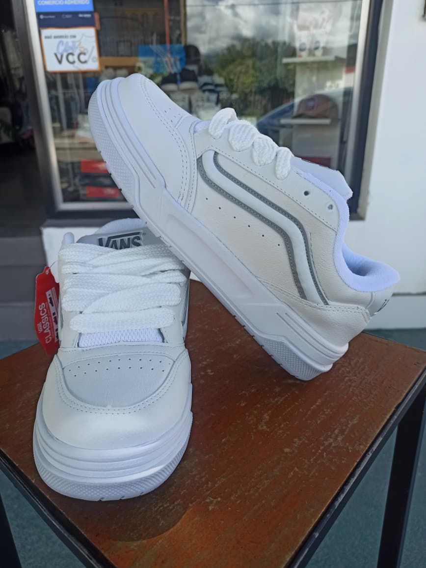 ZAPATILLAS VANS HYLANE (Z012).BLANCAS
