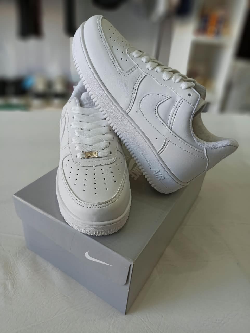ZAPATILLAS NIKE AIR FORCE BLANCAS (Z015)