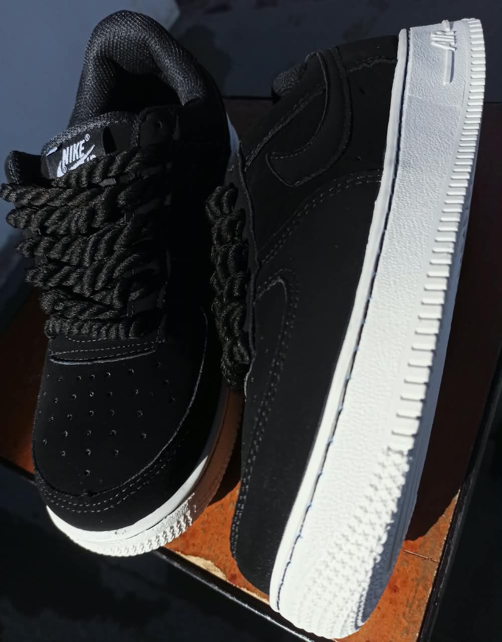 ZAPATILLAS NIKE AIR FORCE NEGRAS NOBUCK CLASICAS (Z021)