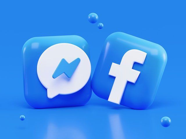 Two blue squares with the letter f on them on a blue background.