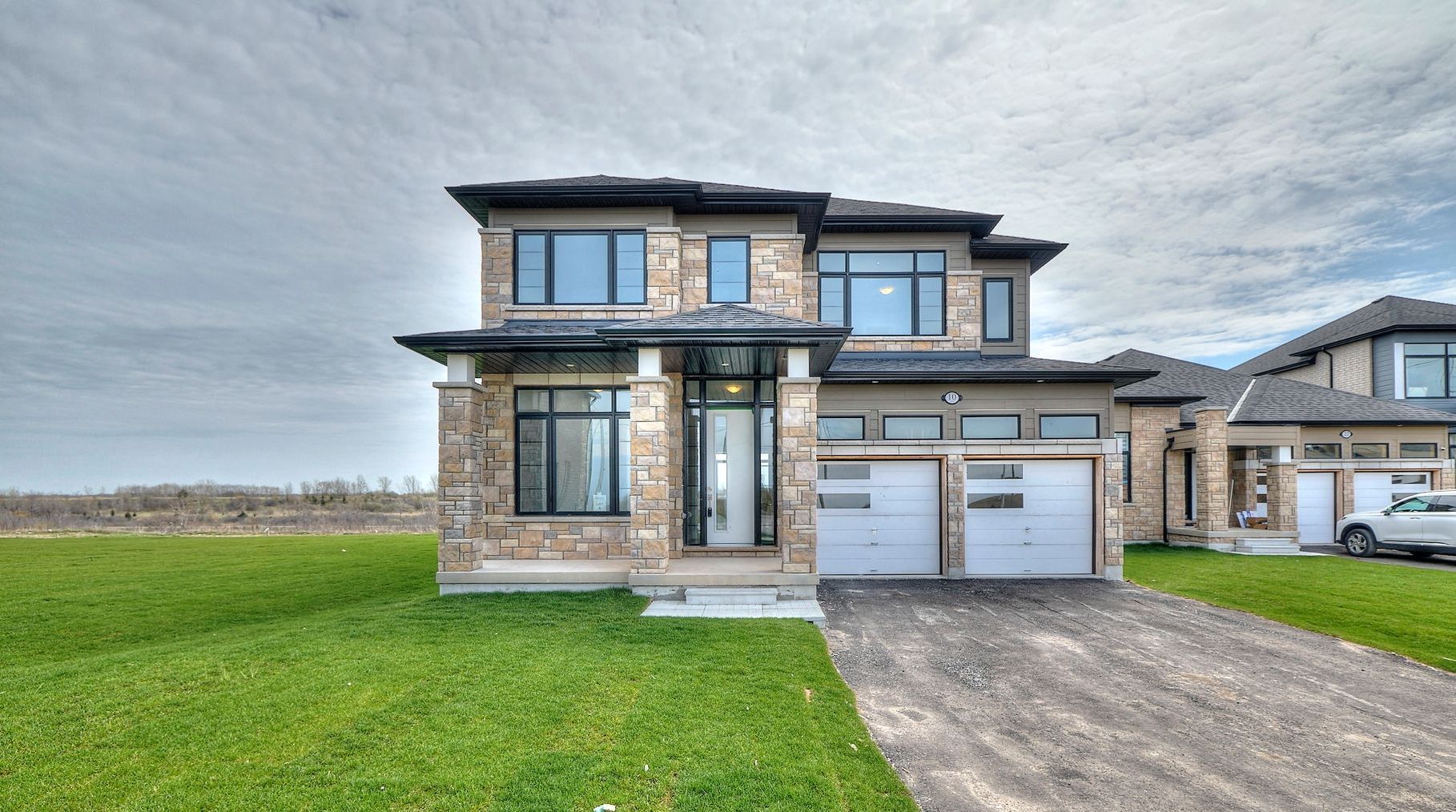 A luxury 2-storey home located on the Welland Canal.