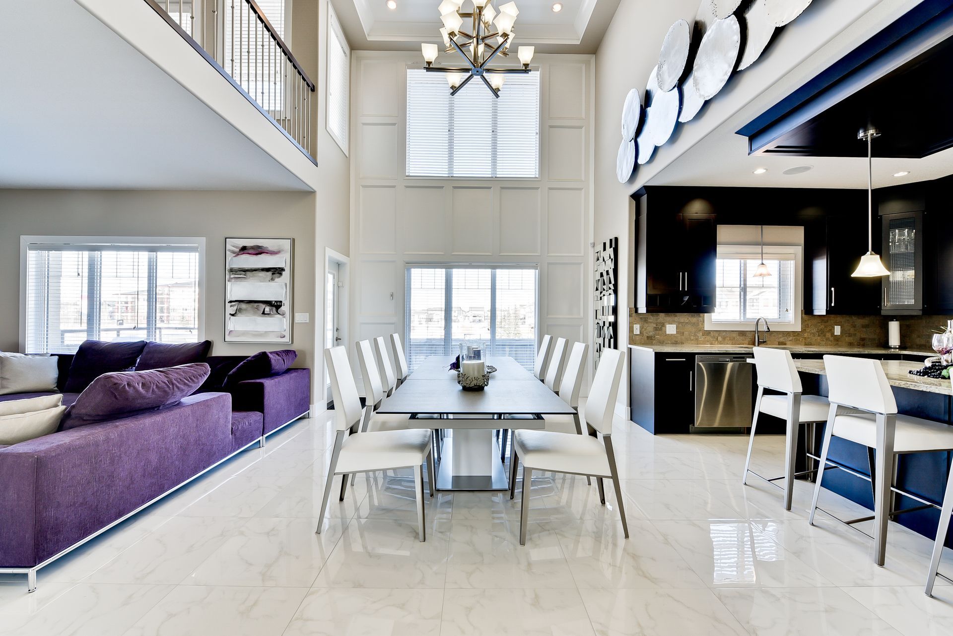 A living room with a purple couch and a dining room table