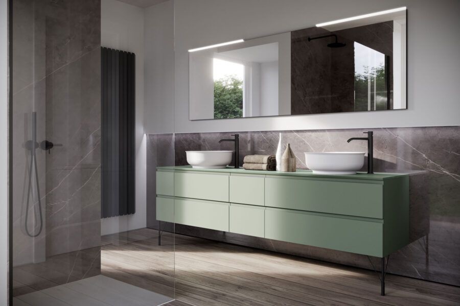 Un bagno con due lavandini e un grande specchio.