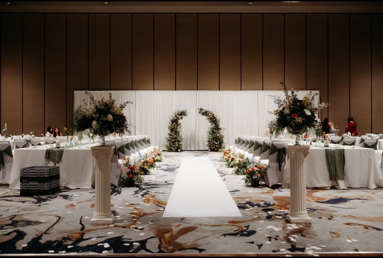 traditional wedding ceremony flowers