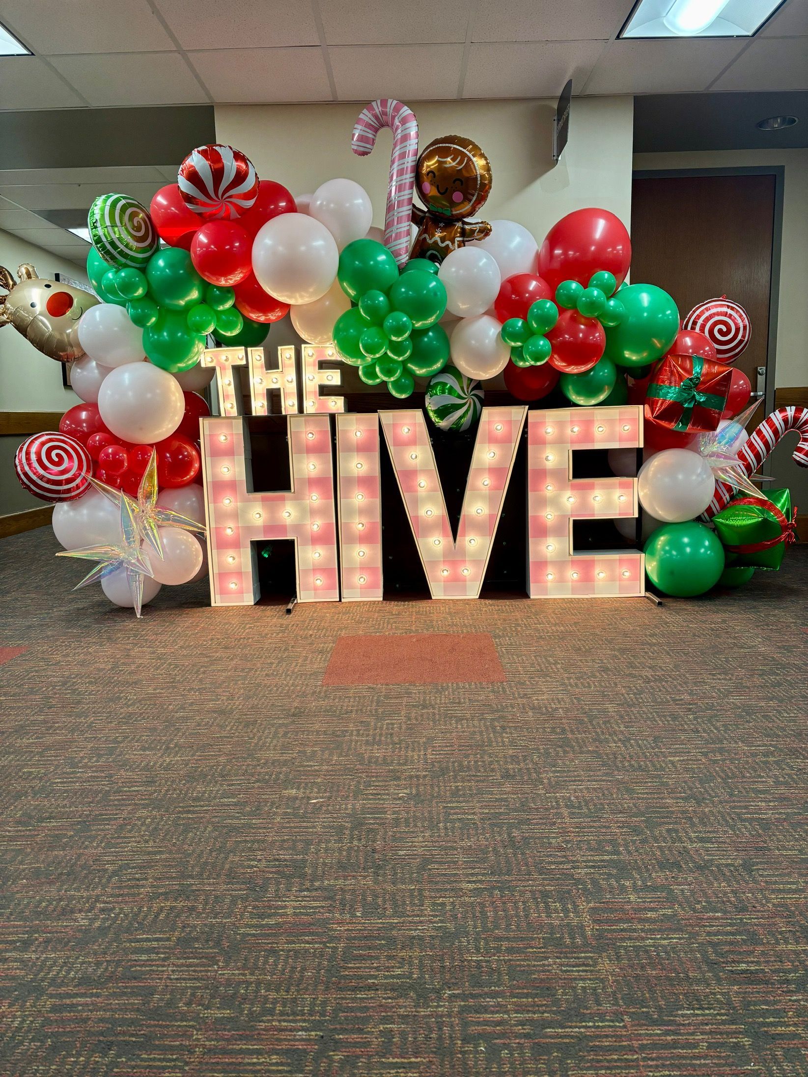 christmas balloon arch