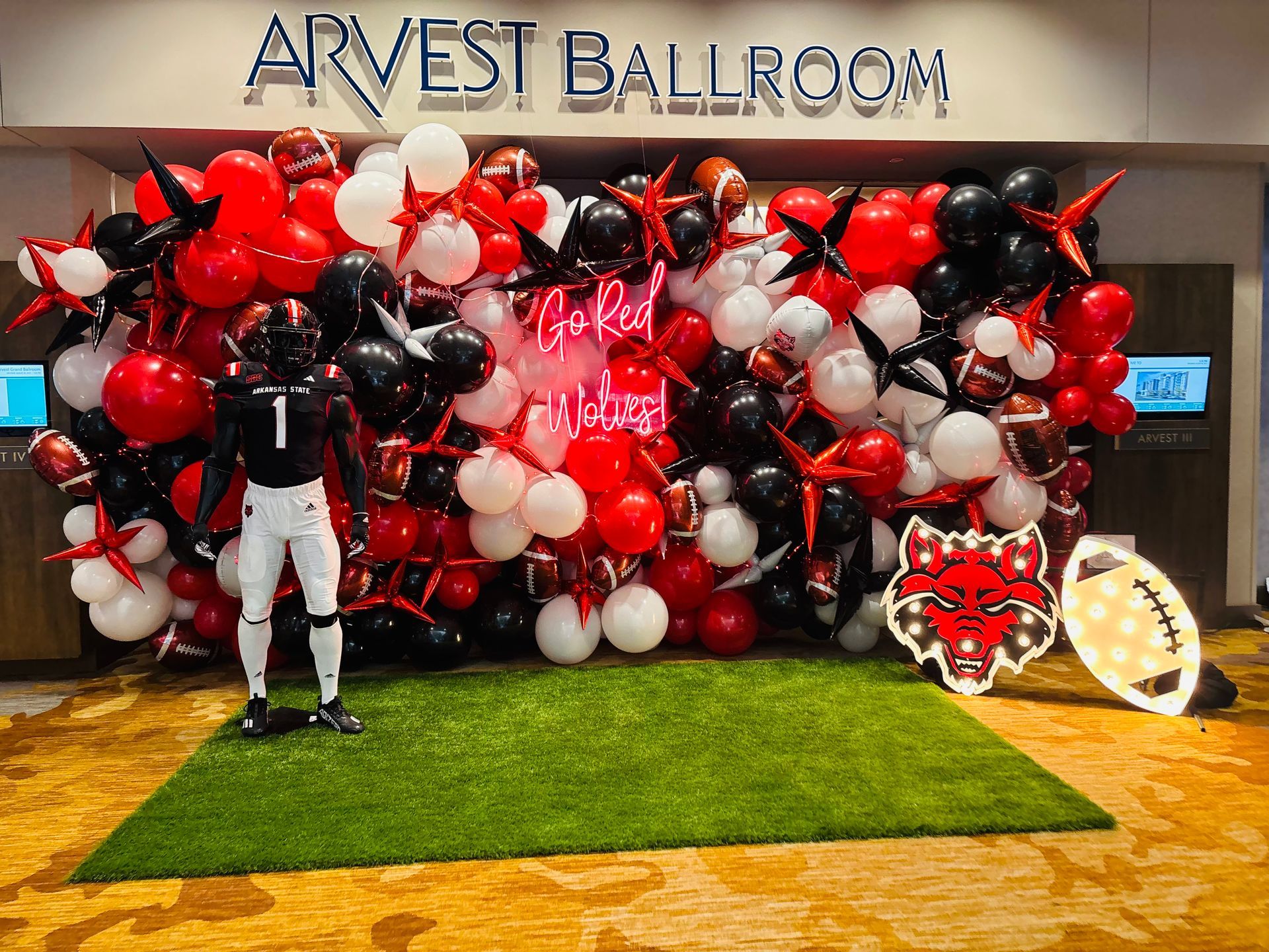 balloon decor for arkansas state football event