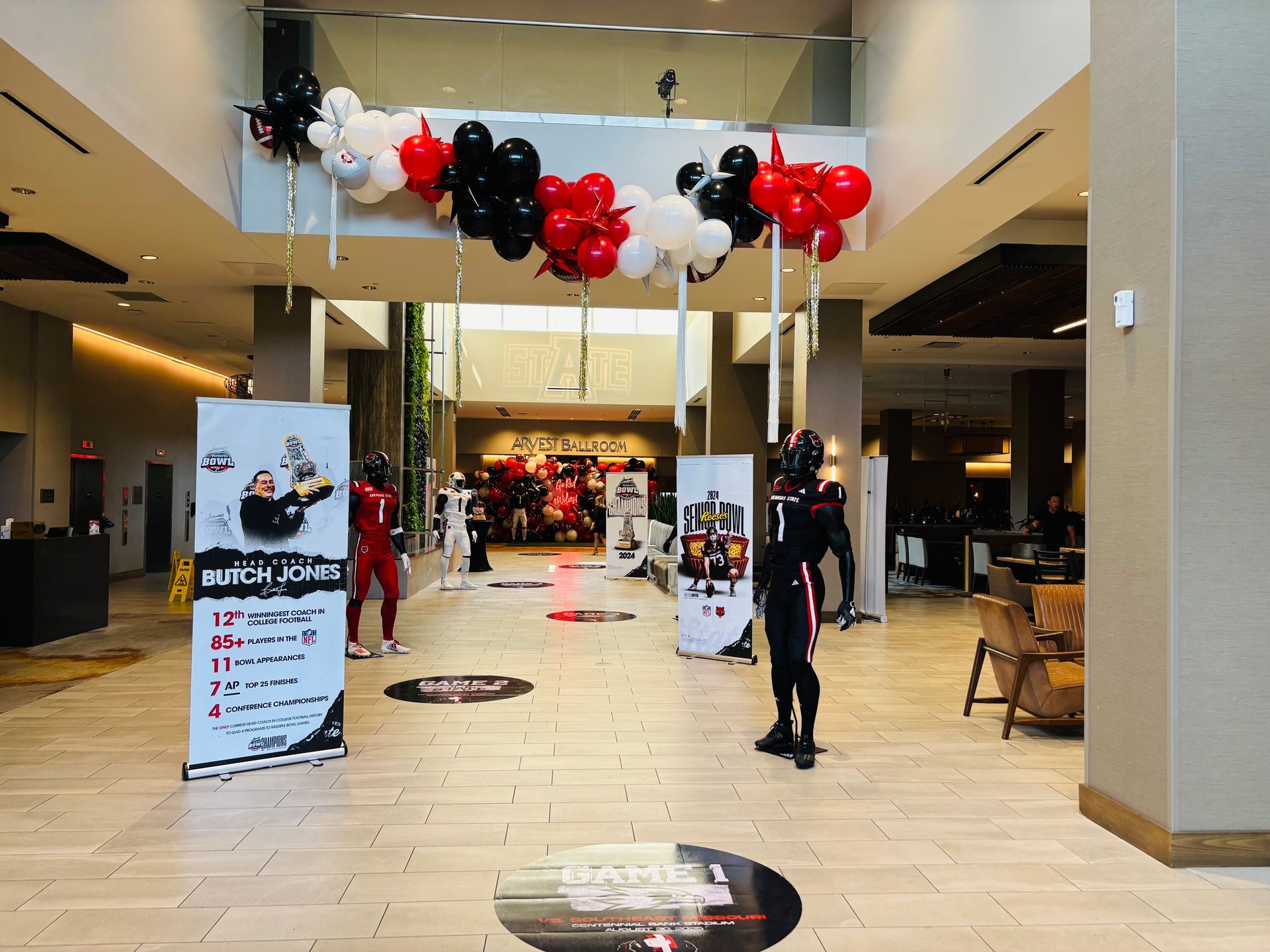 balloon decor for university event