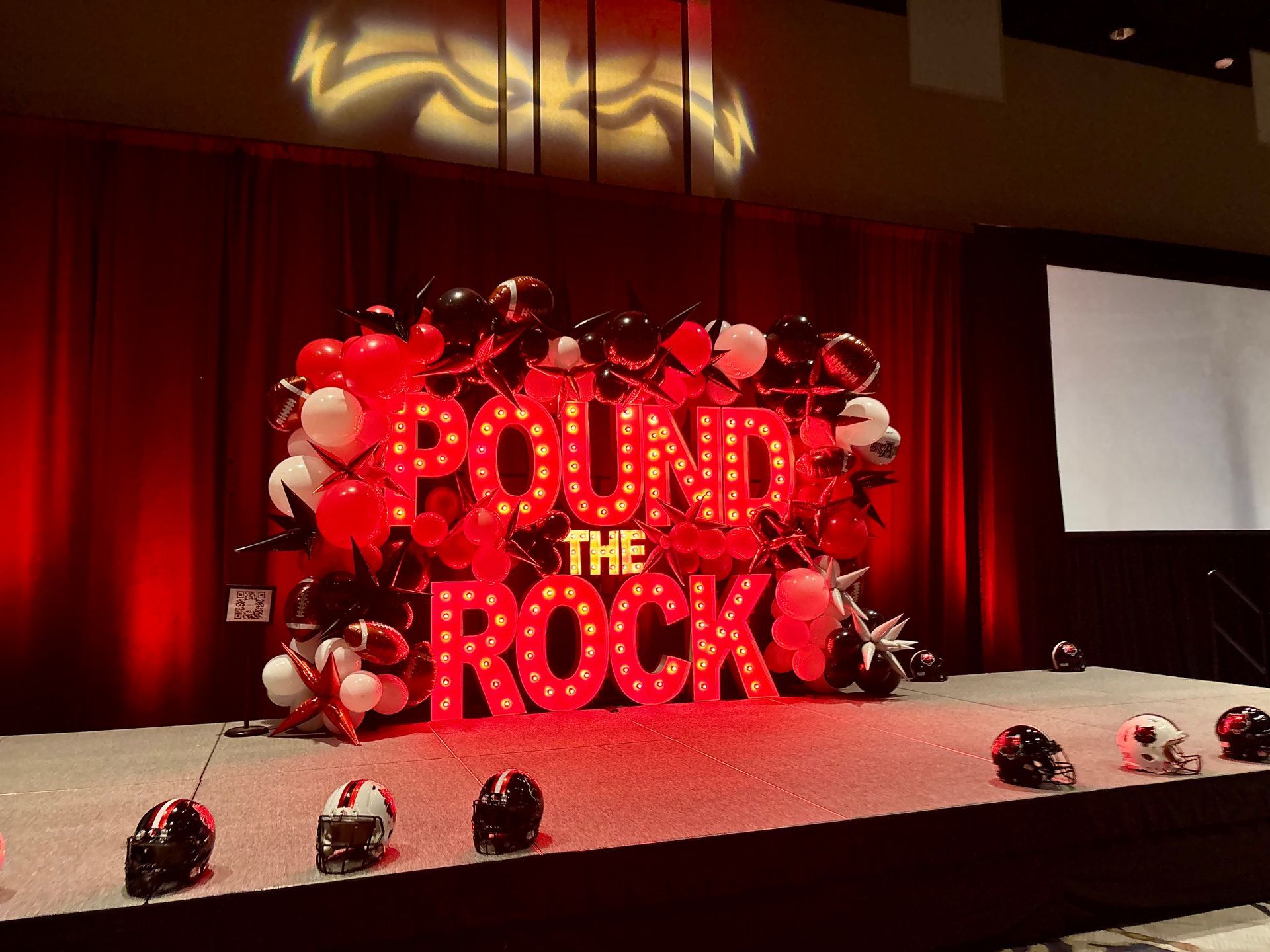 balloon arch surrounding marquee letters