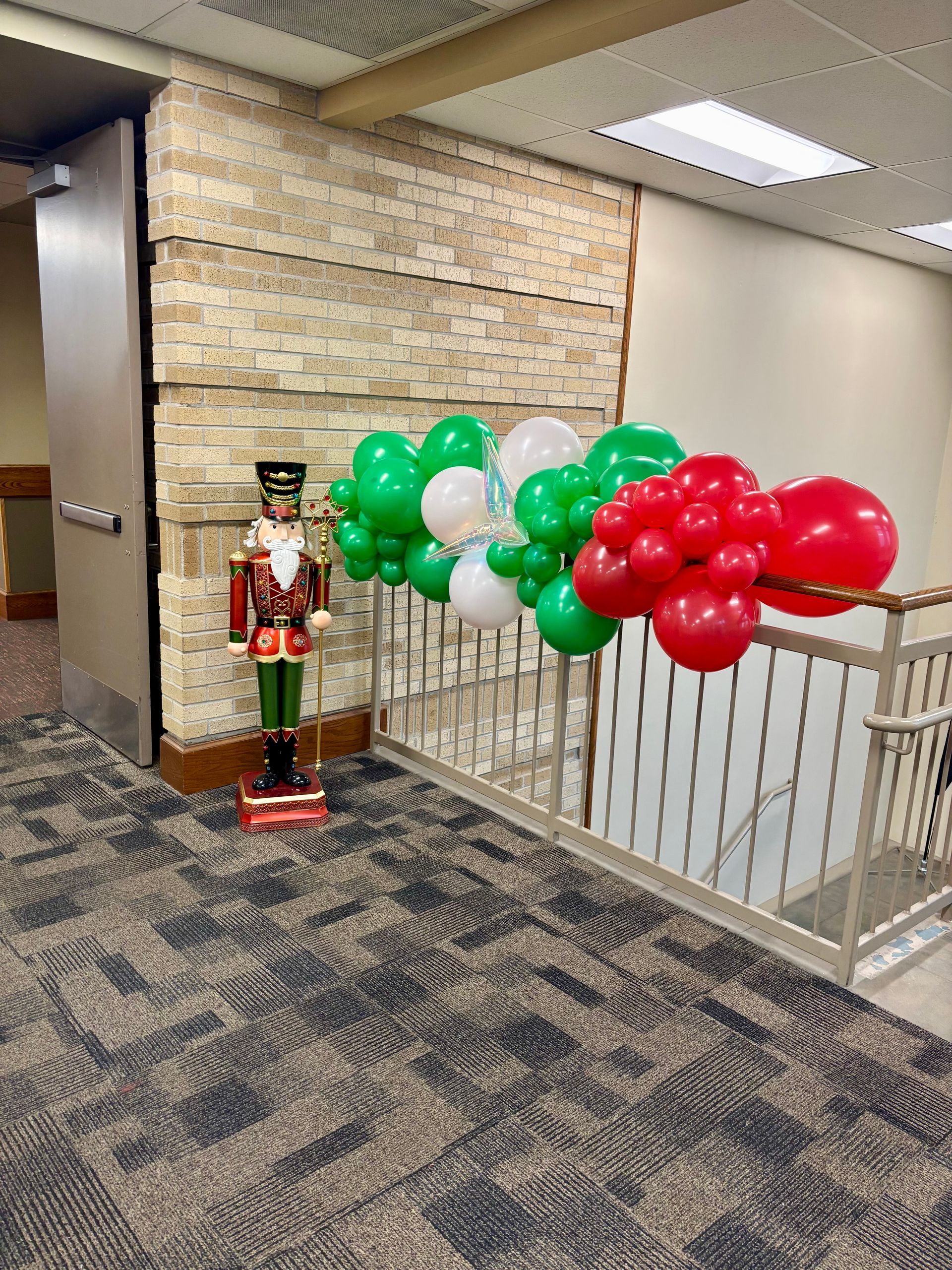 christmas balloon decor