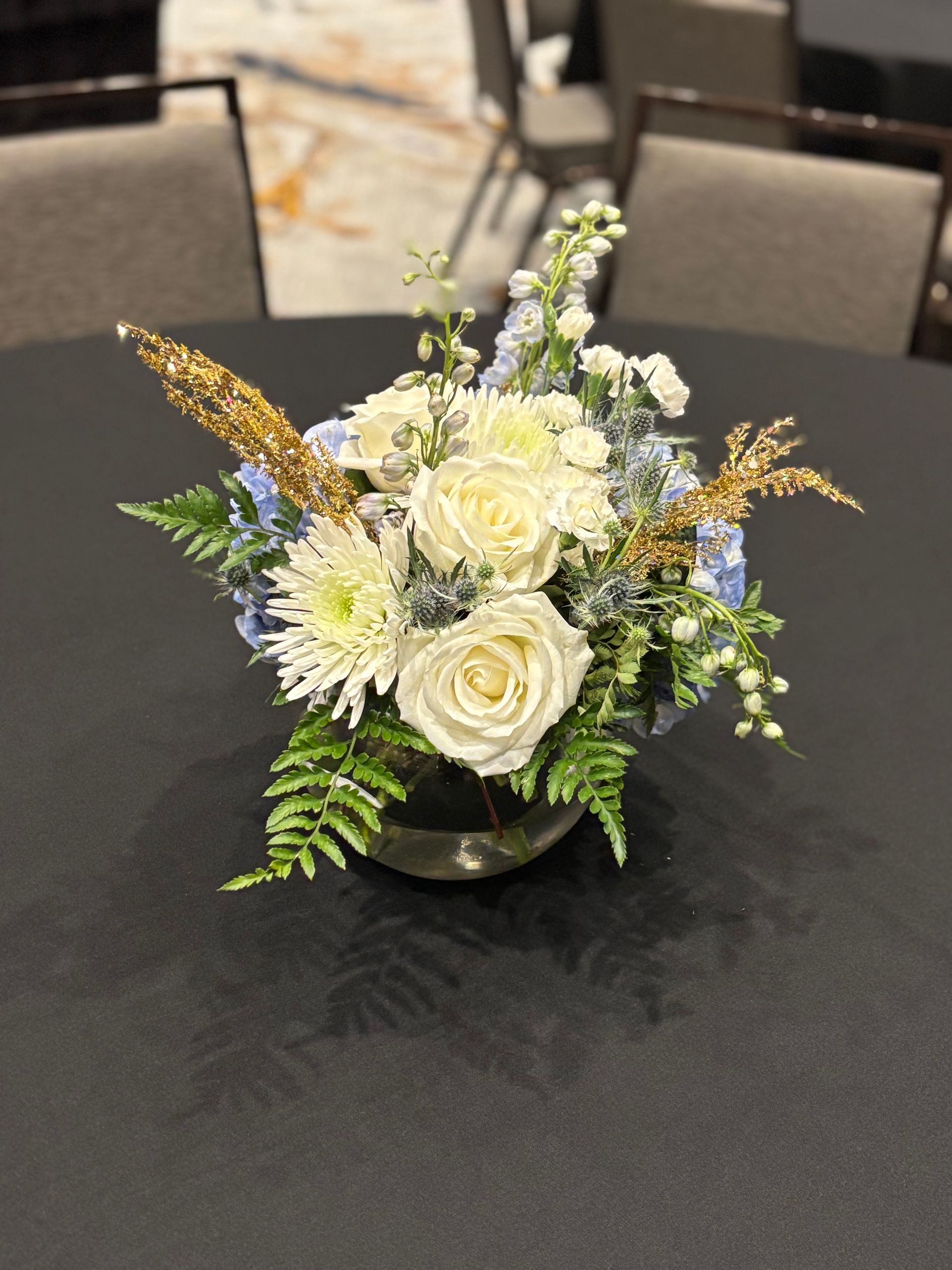 blue and white floral centerpiece