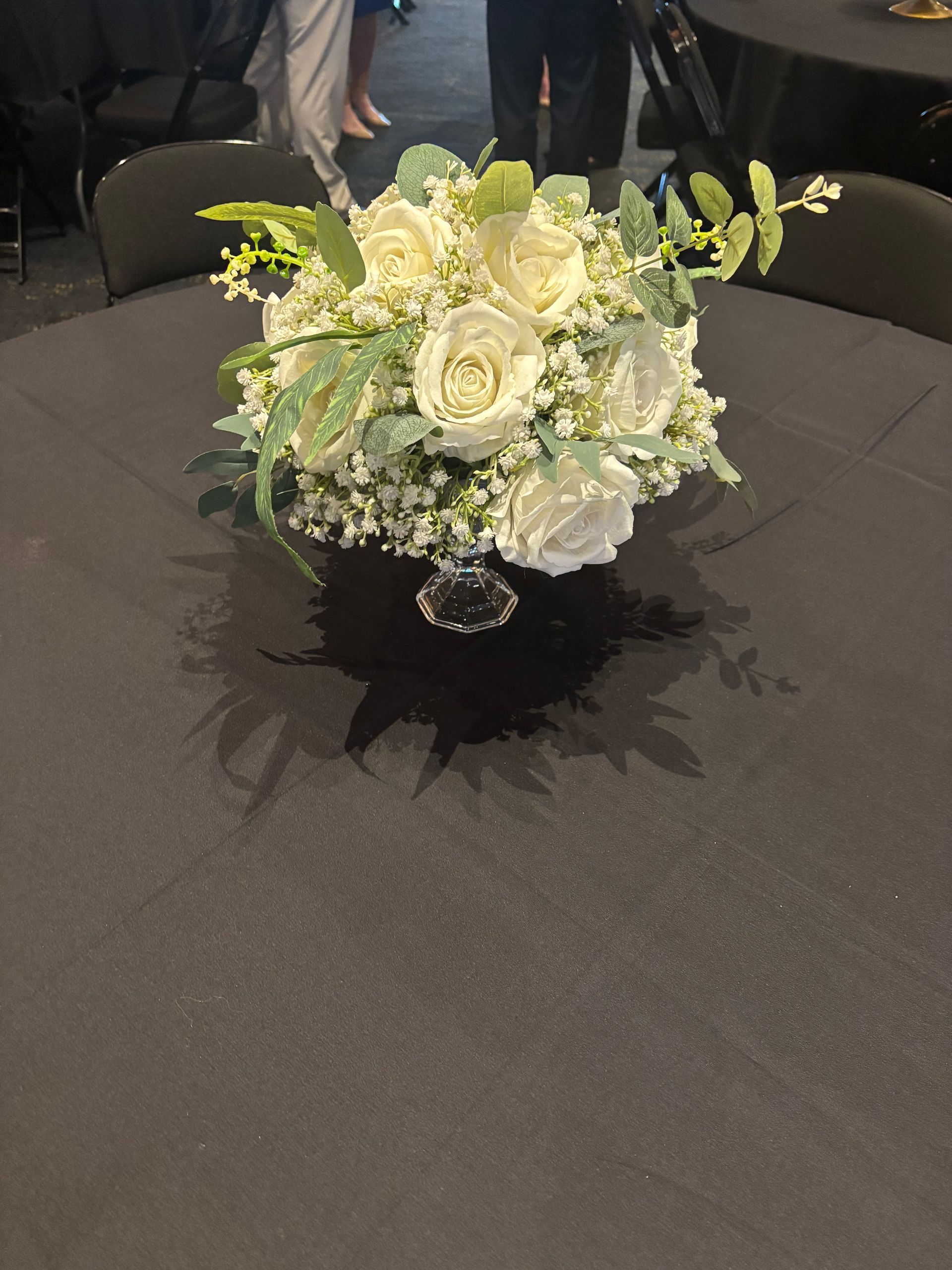 white rose minimal floral centerpiece