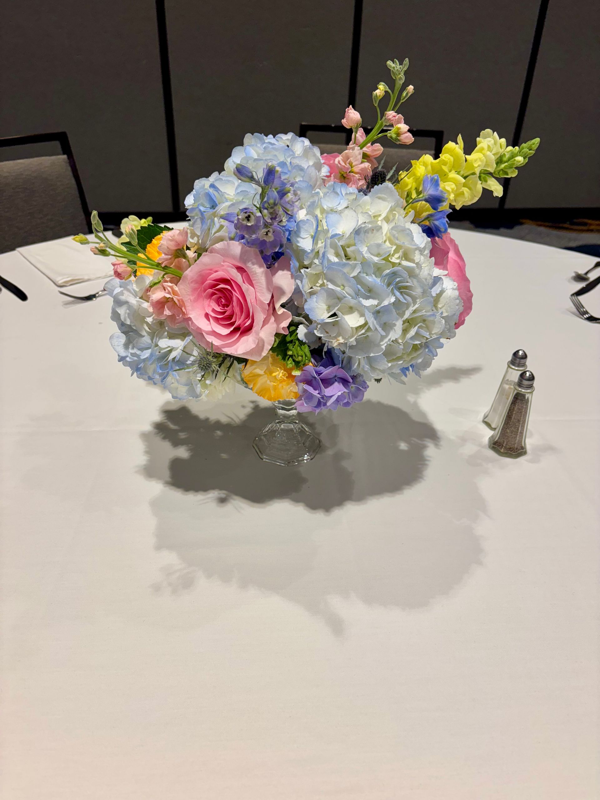pink rose and blue hydrangea floral arrangement