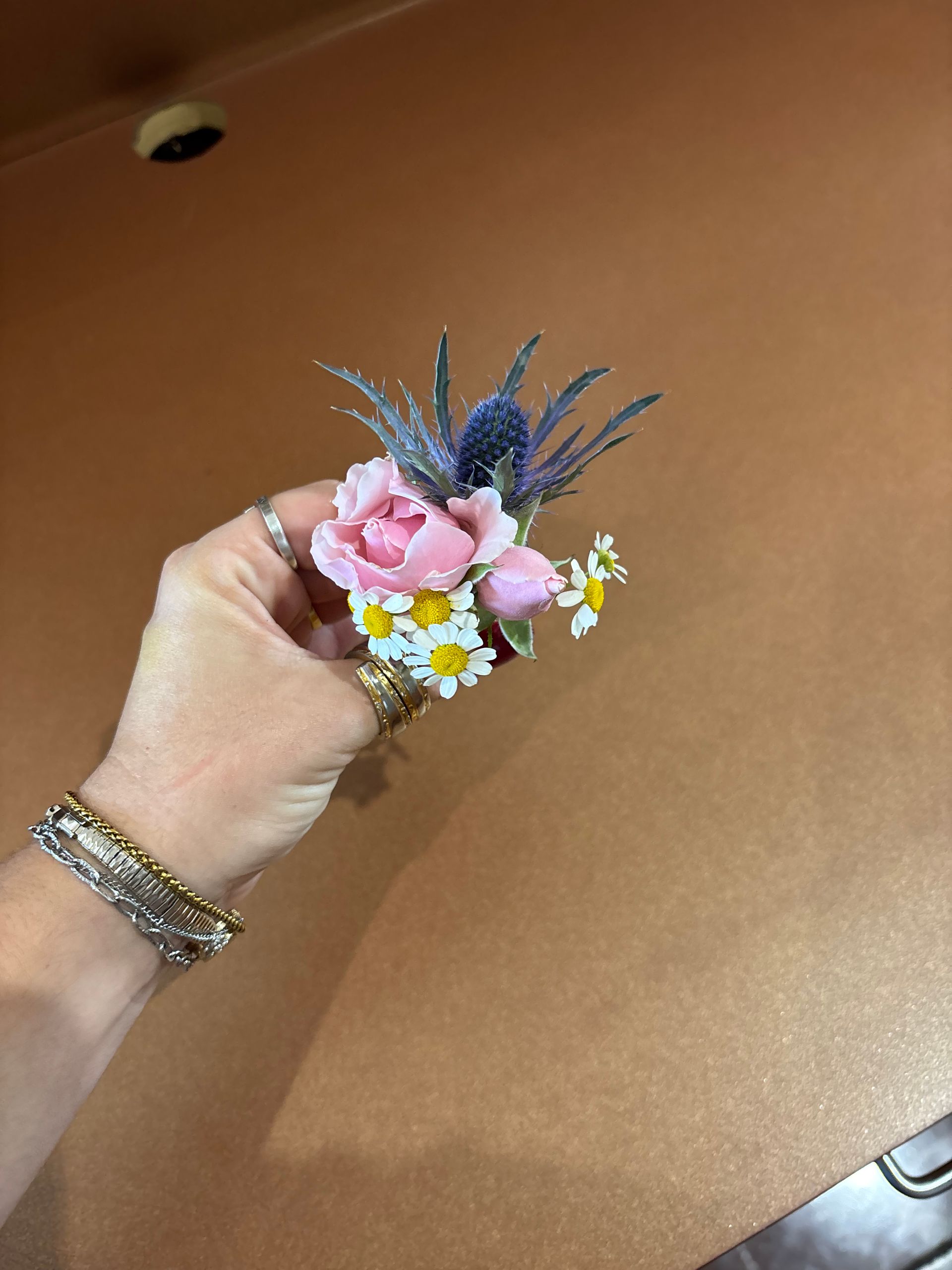 minimalist floral centerpiece with floating candles