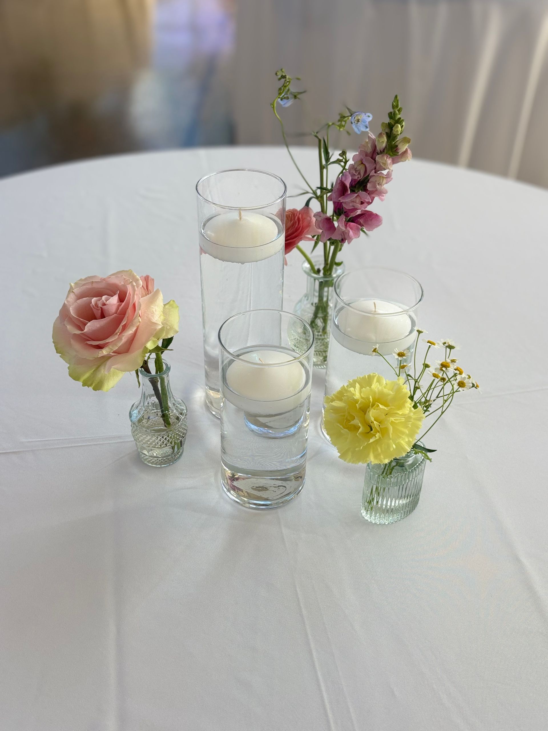 minimalist floral centerpiece with floating candles
