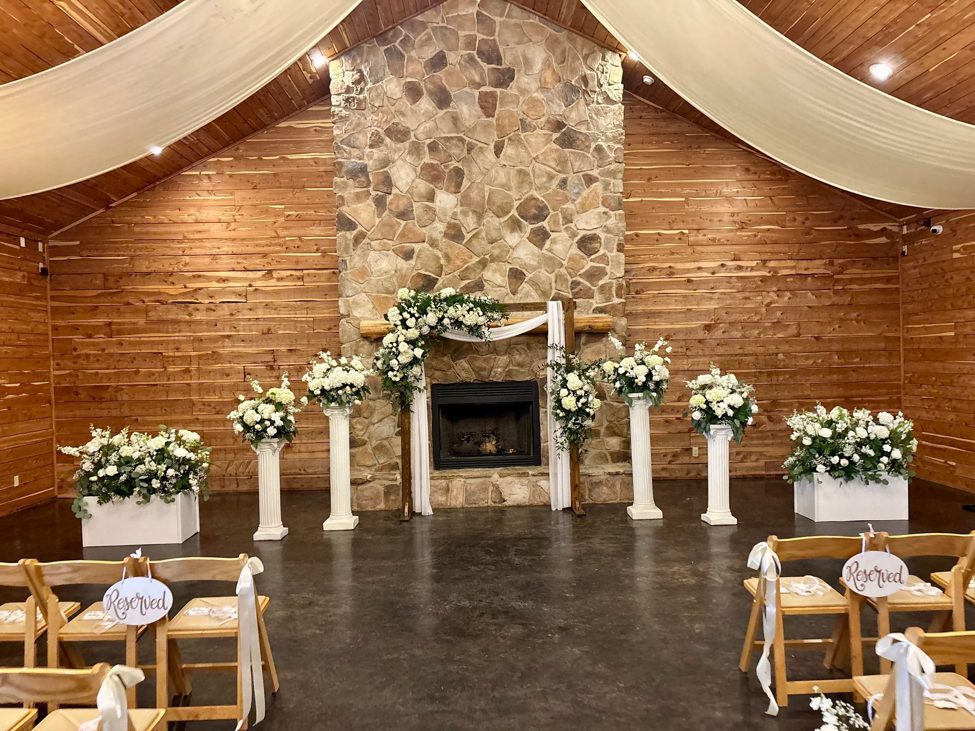 white wedding flowers on columns