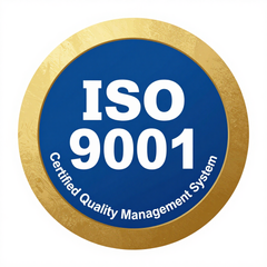 Insignia del sistema de gestión de calidad certificado según la norma ISO 9001, centro azul con anillo dorado.