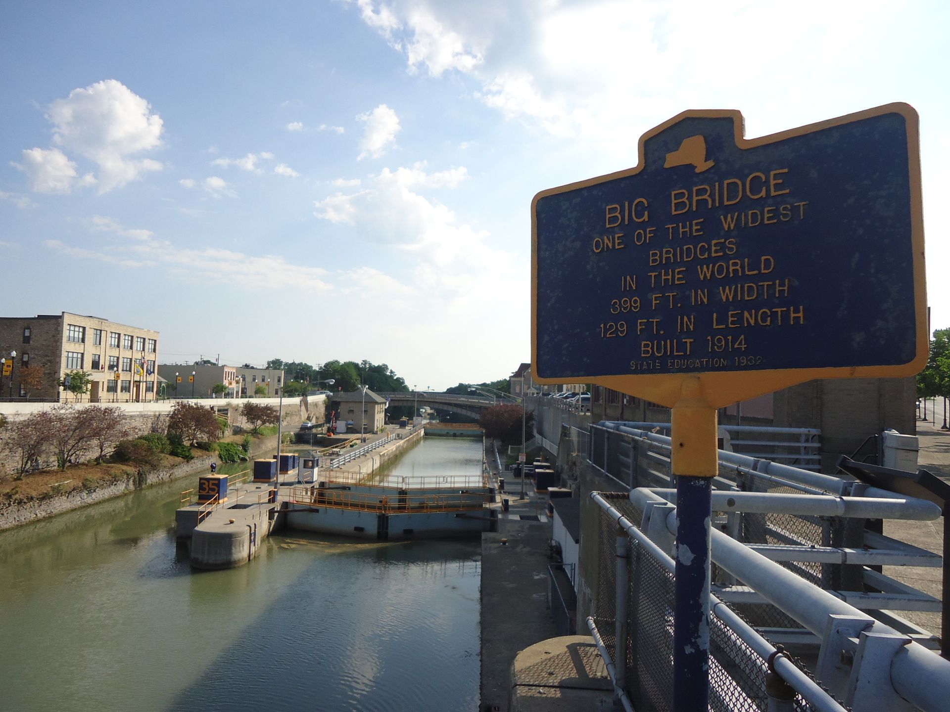 A sign on the side of a bridge says bic bridge