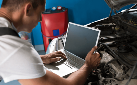 A mechanic doing a vehicle diagnostic in Kennesaw GA
