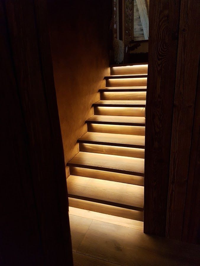 Escalier massif avec éclairage LED