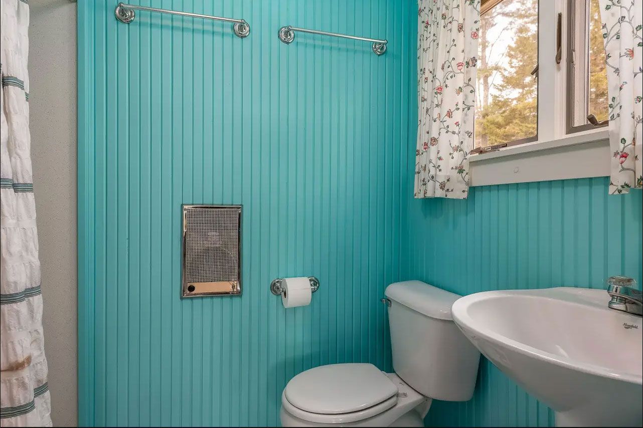 Cottage with Full Bath and Shower