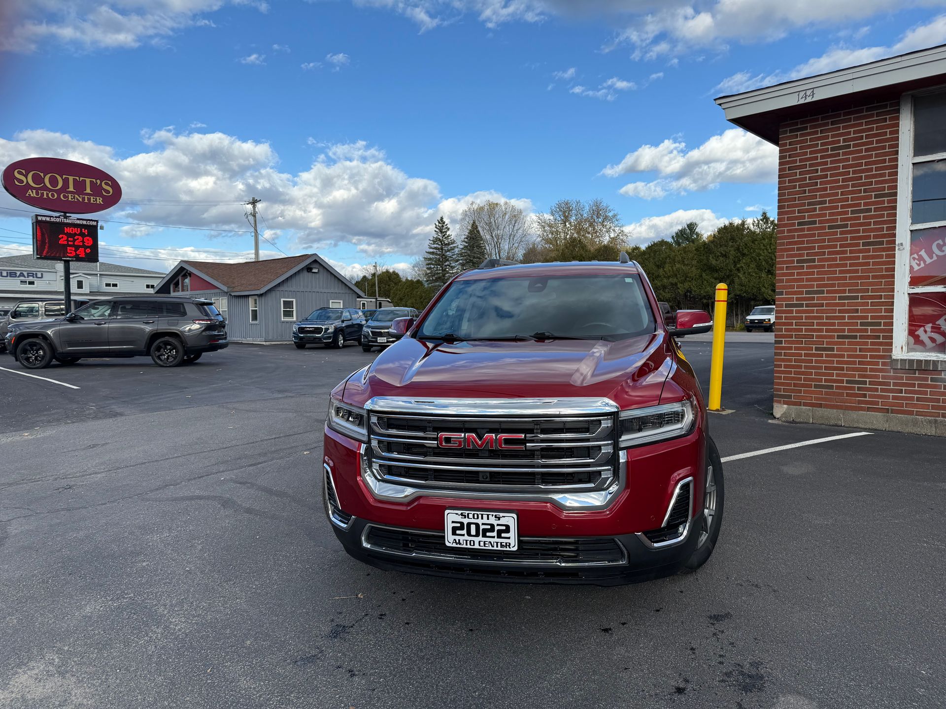 2022 GMC Acadia SLE's photo